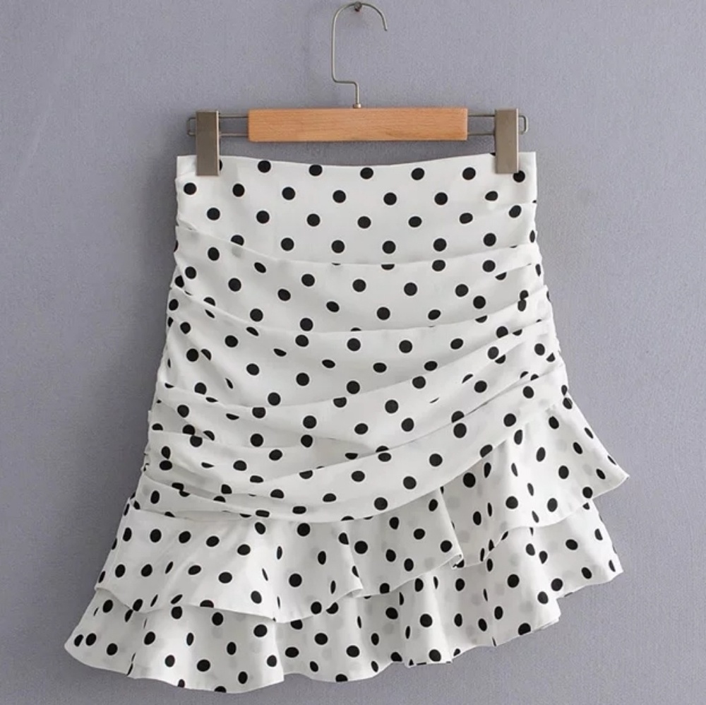 Fun polka dot ruffle short skirt